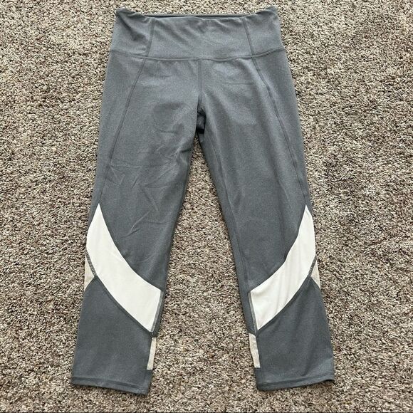 ATHLETA Colorblock Mesh Salutation 21” Crop Tight Gray White Womens Sz M #777522 - Picture 1 of 6